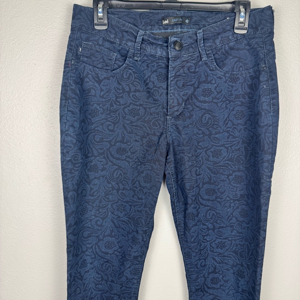 Lee Easy Fit Women's‎ Size 8 Short Jeans Blue Floral Paisley Designs Stretch